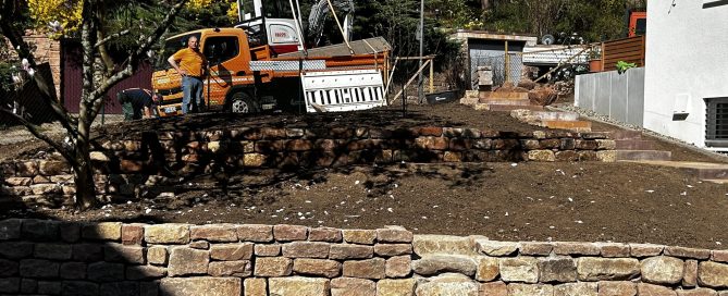 Trockenmauer aus Sandstein